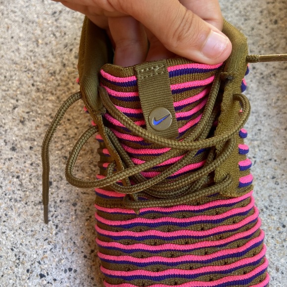Nike| lightly worn | army green, navy, and pink - Picture 4 of 6